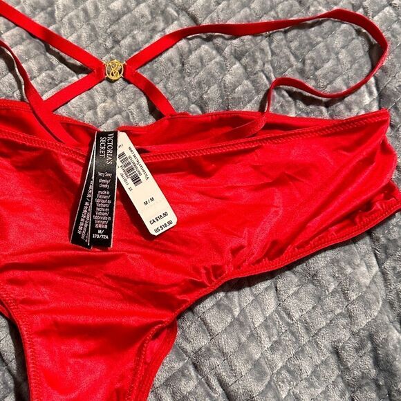 Victoria's Secret VERY SEXY
So Obsessed Strappy Cheeky Panty Medium Lips… - Picture 10 of 15